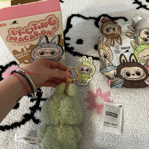 Pop Mart Exciting Macaron Green Grape - Picture 4 of 5